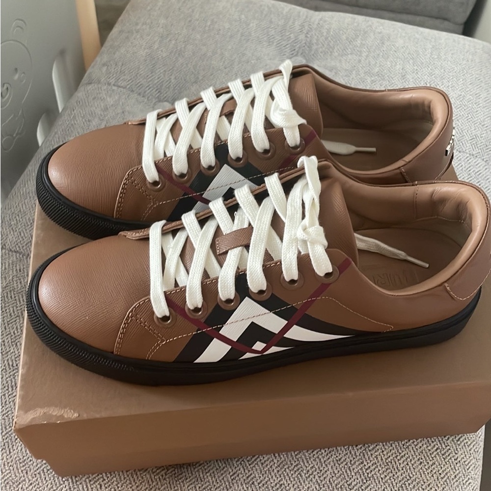 NWT Burberry Women’s New Albridge Sneakers